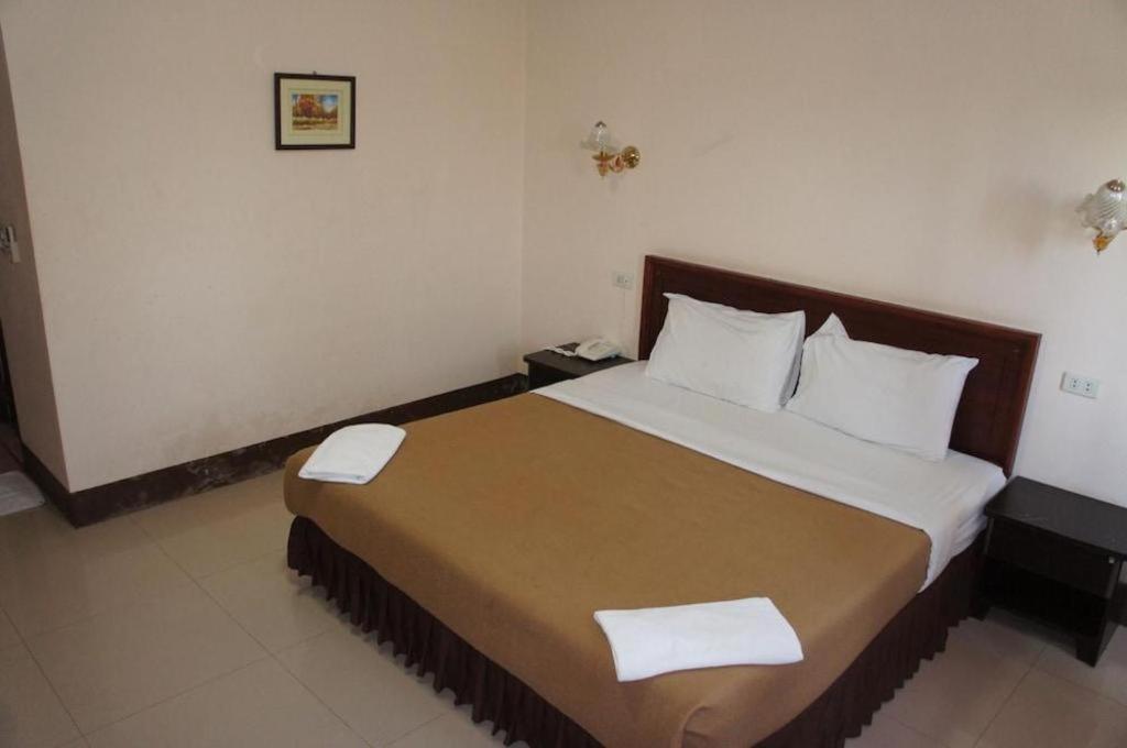 Chaleunehoung Hotel Vientiane Exteriör bild
