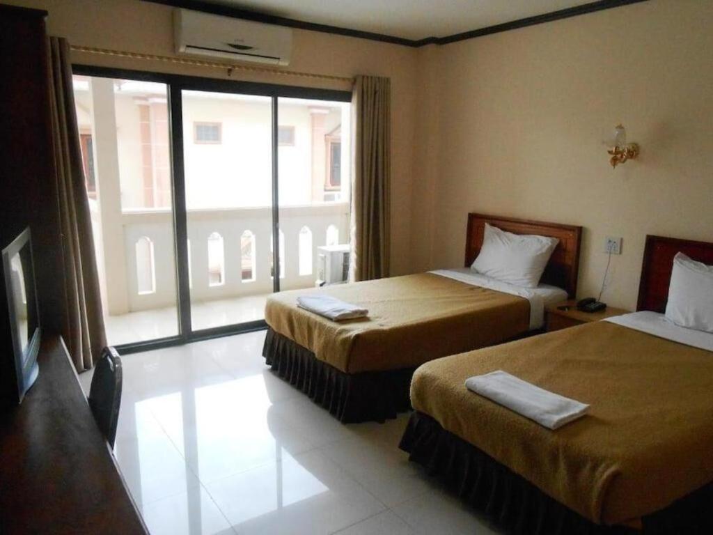 Chaleunehoung Hotel Vientiane Exteriör bild